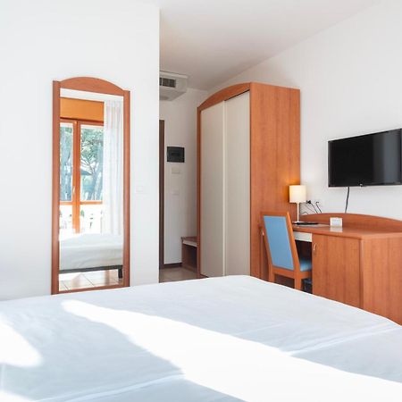 Hotel Caracas Lignano Sabbiadoro Buitenkant foto