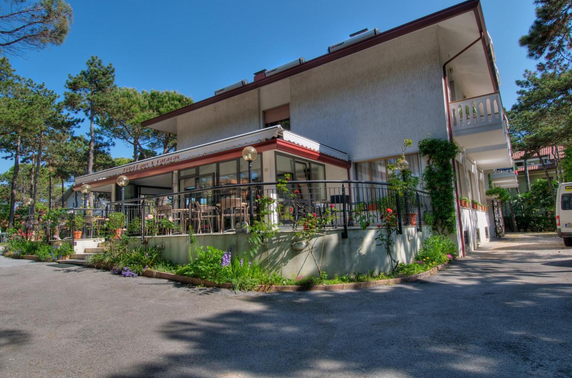 Hotel Caracas Lignano Sabbiadoro Buitenkant foto