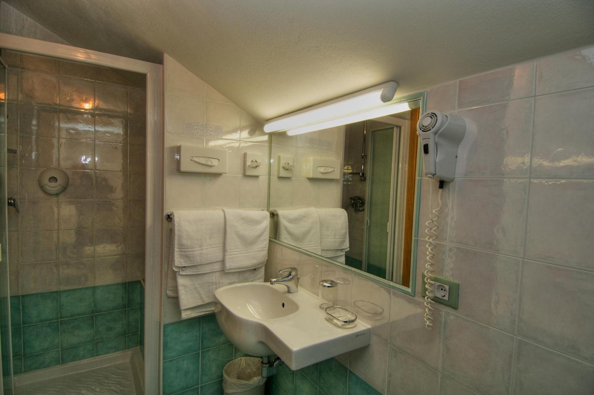 Hotel Caracas Lignano Sabbiadoro Buitenkant foto
