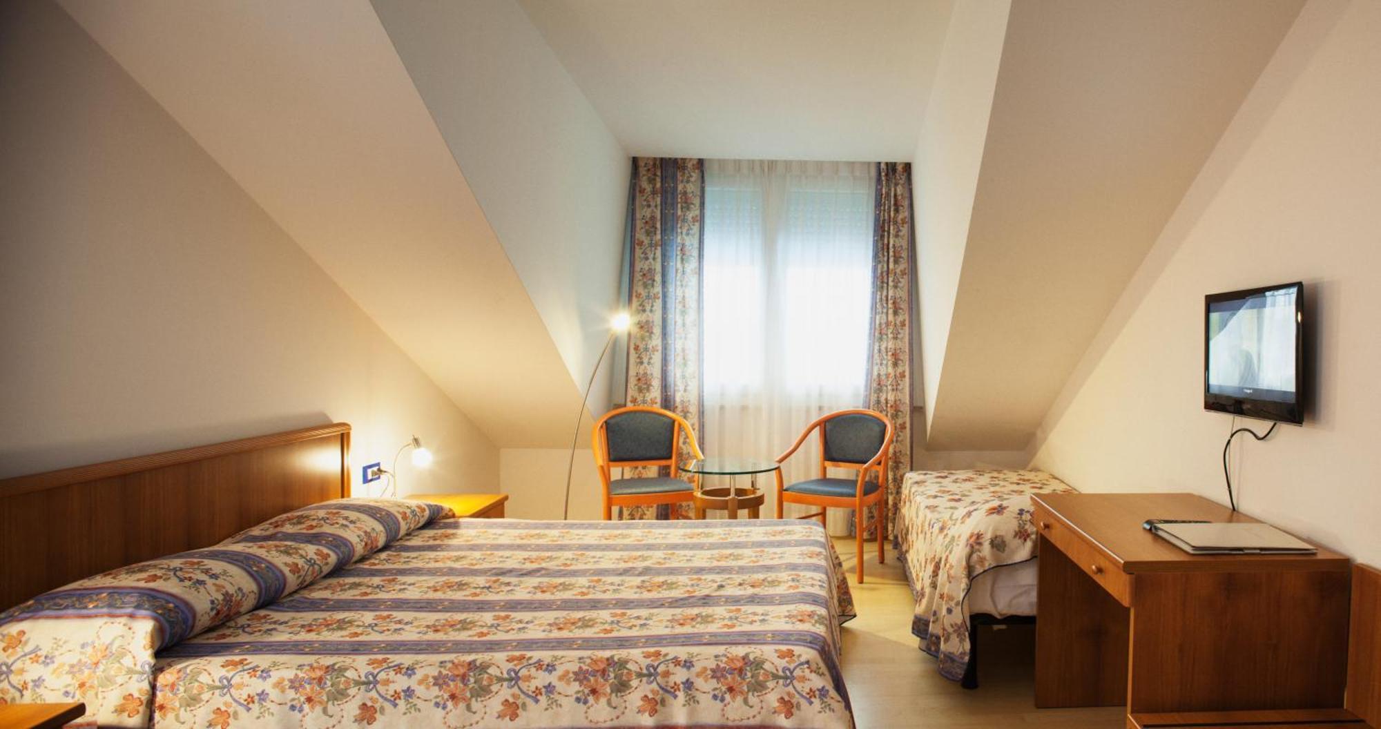 Hotel Caracas Lignano Sabbiadoro Buitenkant foto