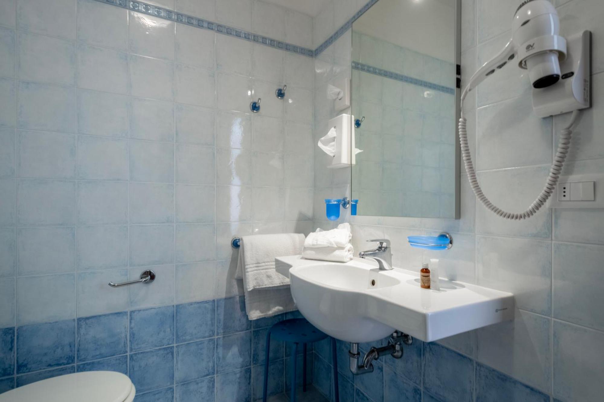 Hotel Caracas Lignano Sabbiadoro Buitenkant foto