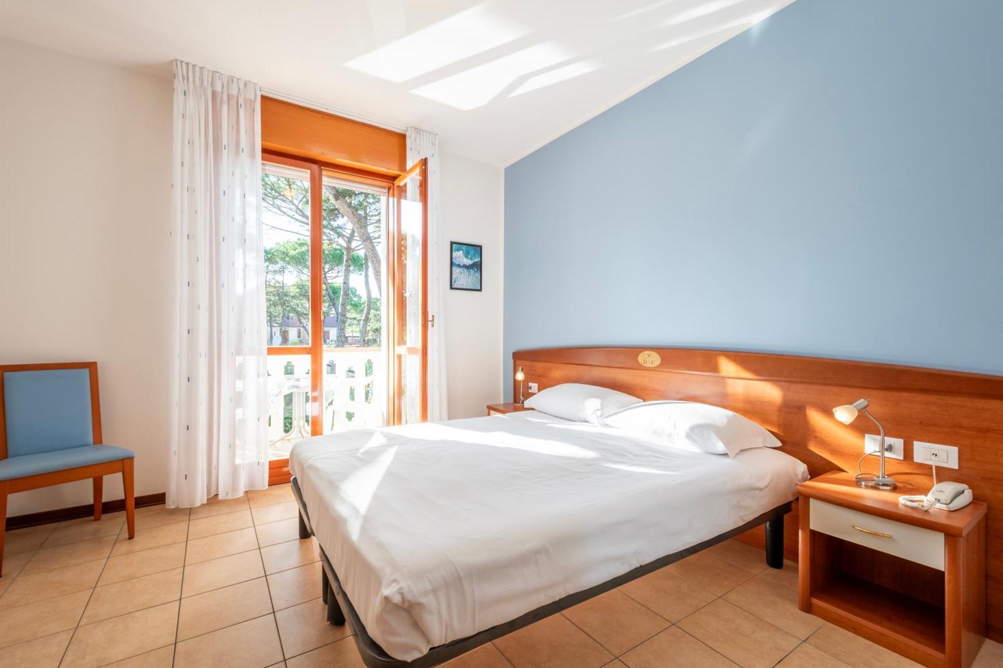 Hotel Caracas Lignano Sabbiadoro Buitenkant foto