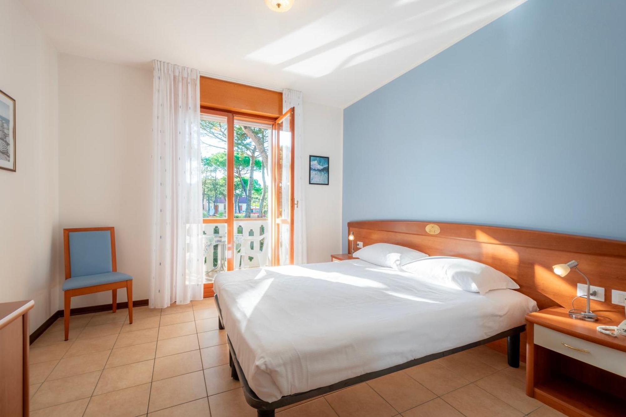 Hotel Caracas Lignano Sabbiadoro Buitenkant foto